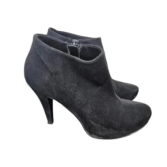 Call it Spring Womens‎ Black Suede Bootie Heels Size 8 Zipper Closure 3 Inch - Picture 1 of 7